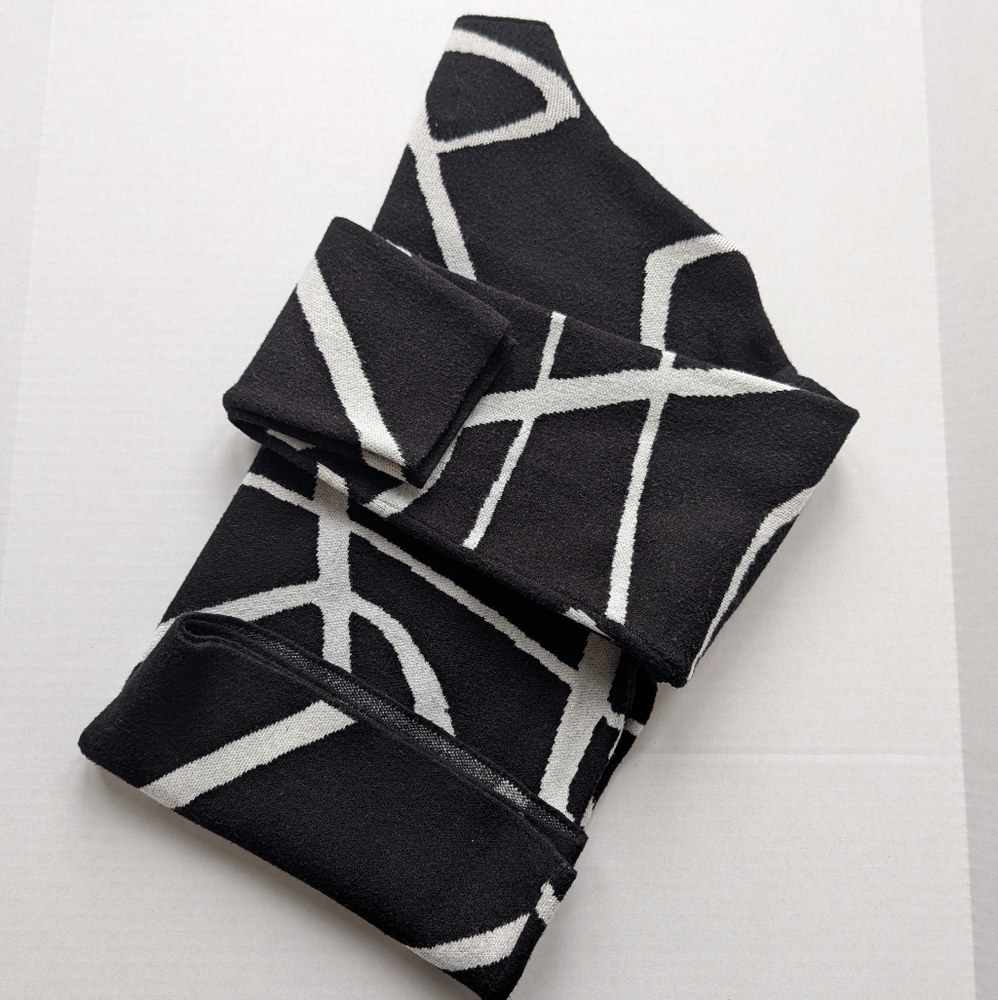 Tahari Black and White Abstract Turtleneck Sweater